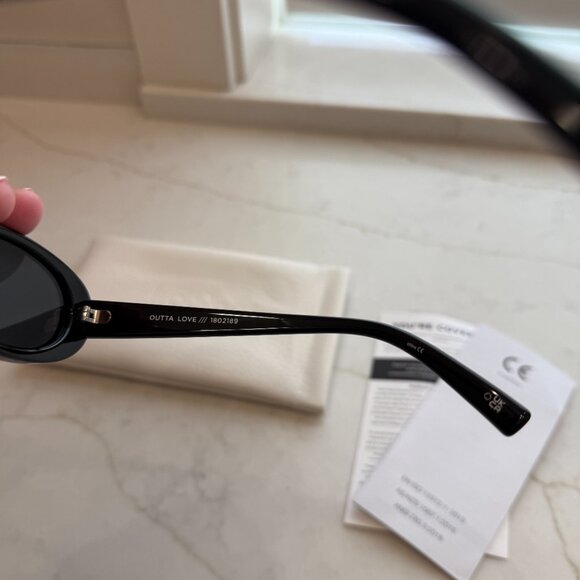 LE SPECS Outta Love  Black Sunglasses   Excellent Condition! - Picture 2 of 6